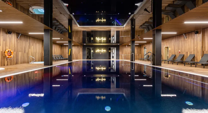 Hallenbad im Wellnessbereich des Hotels