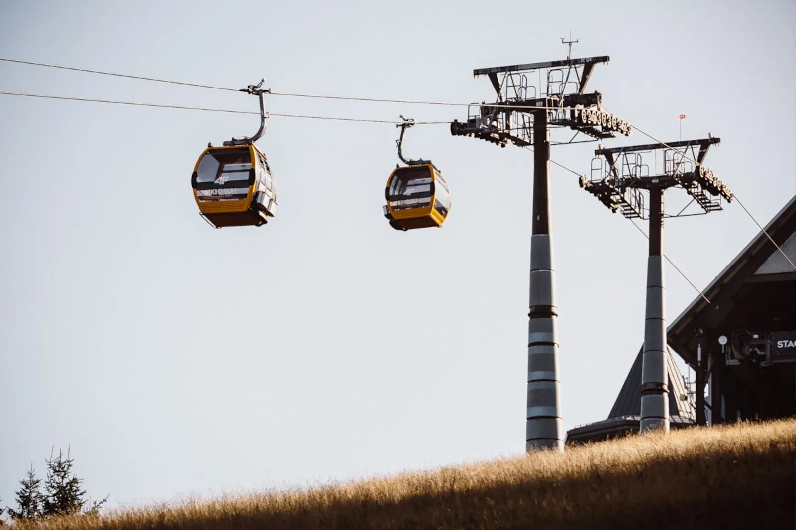 Seilbahn über den Bergen – Sehenswürdigkeit in Hotelnähe